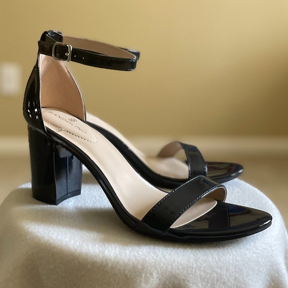 Bandolino Armory Sandals Women's 7.5 Navy Blue Patent Ankle Strap Block Heel